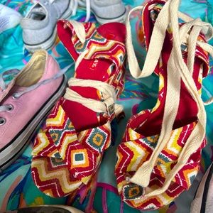 Cuuuute wedges that tie around ankles.